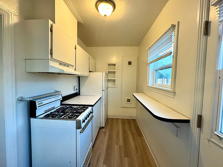 Available Now! Charming 1bd/1ba North Park Bungalow! $1,975/Mo! — Photo 8