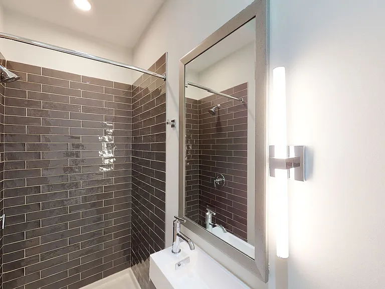 1070 Kenilworth Ave — Photo 24