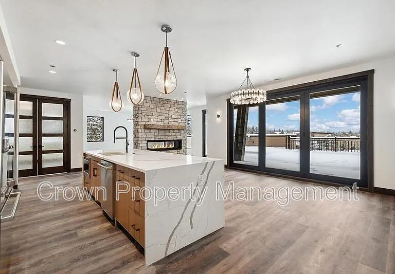 317 Akers Ln #G — Photo 1