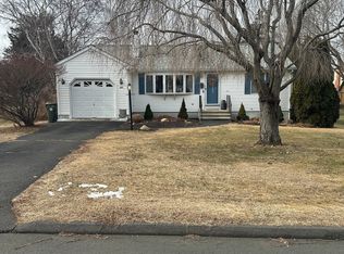 90 Homecrest Dr, Berlin, CT 06037