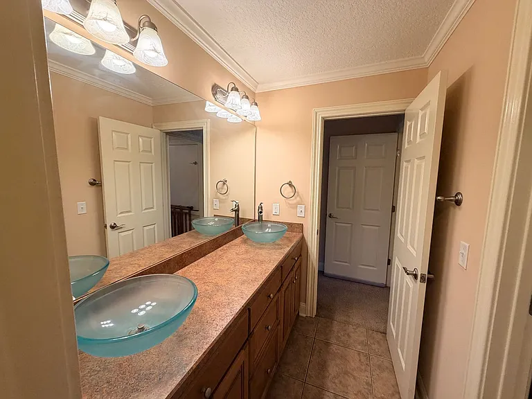 4901 Liberty Cir — Photo 17