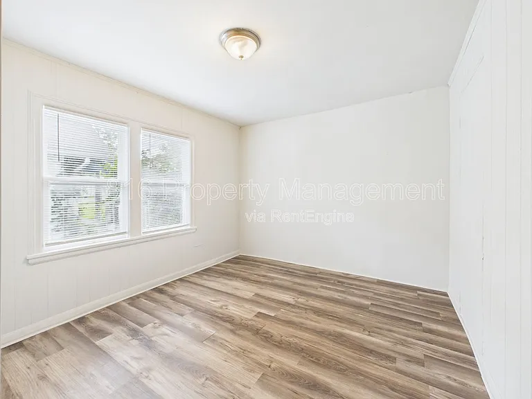 5100 Brooklyn Ave — Photo 20