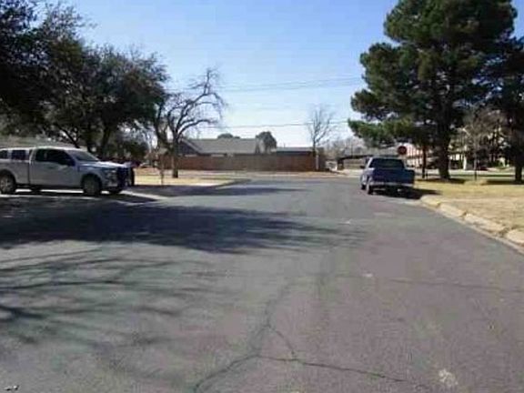 Exterior Neighborhood (street photo)