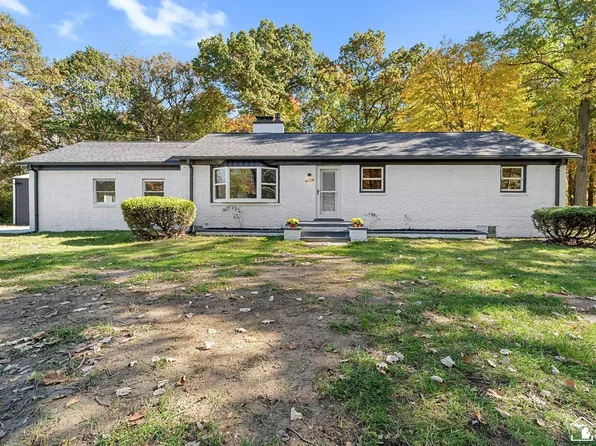 21215 Dickinson Rd, New Boston, MI 48164