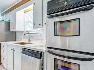 405 N Main St, Anahuac, TX 77514