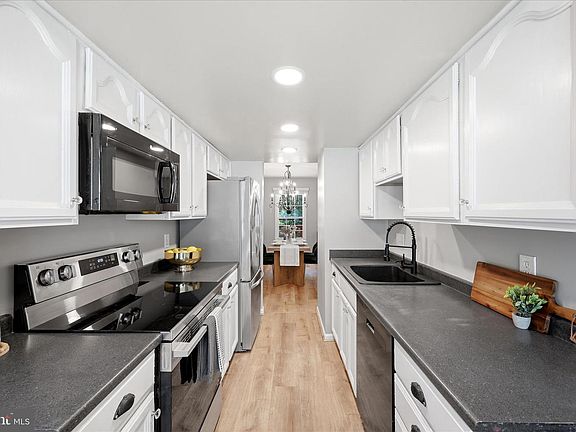 3rd image of 3251 Foothill St