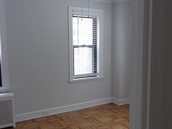 4th image of 1154 N Dearborn St