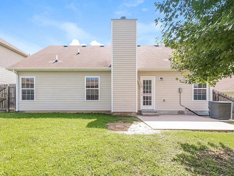 305 Sarna Dr — Photo 16