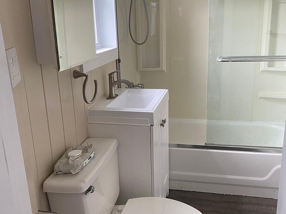 1st image of 7 Alexander Ave #2