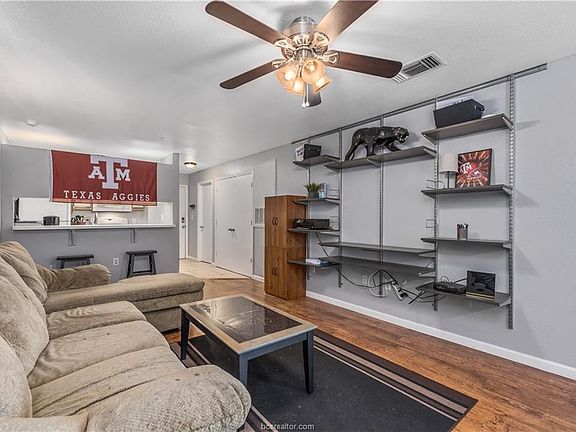 3rd image of 525 Southwest Pkwy APT 202