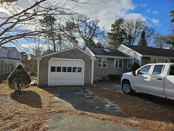 3rd image of 26 Pine Tree Rd