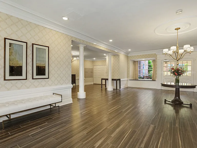 Blair House — Photo 2