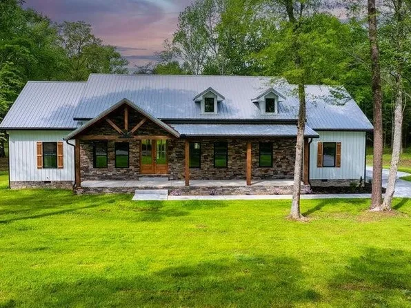 455 Sunset Harbor Dr, Dandridge, TN 37725