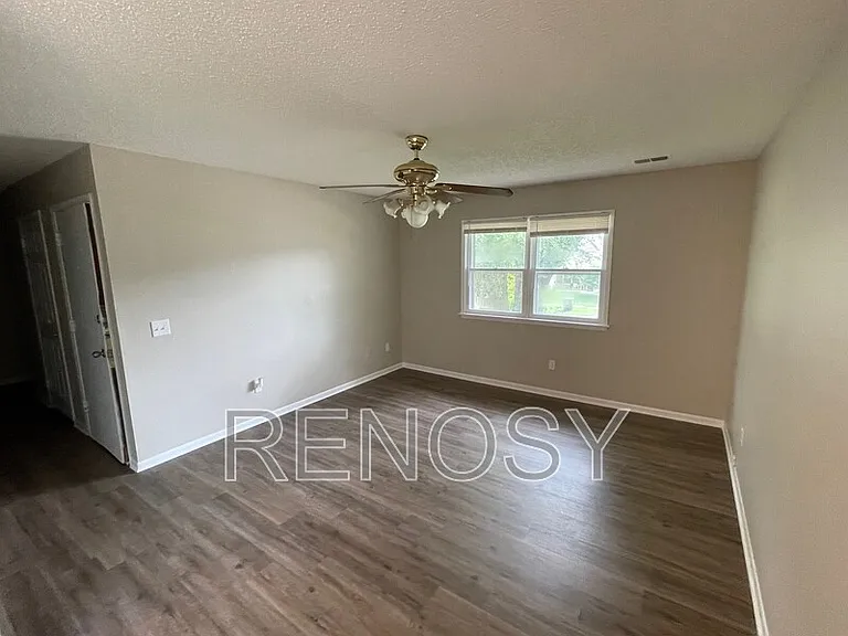 802 SE 10th St — Photo 5