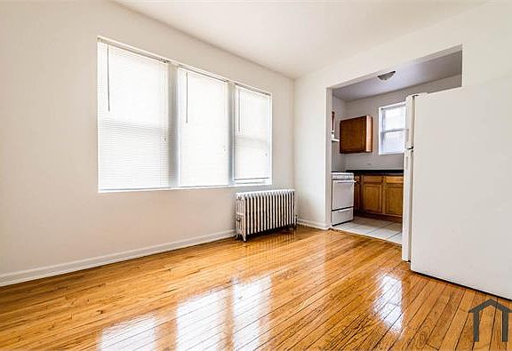5th image of 5954 W Superior St #5952