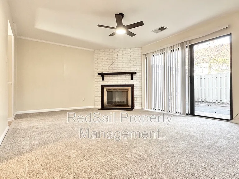 1067 Willow Green Dr — Photo 9