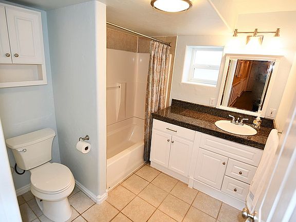 5th image of 1010 Hillview Dr