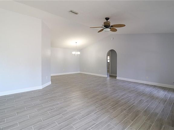 4th image of 223 Jefferson Ave