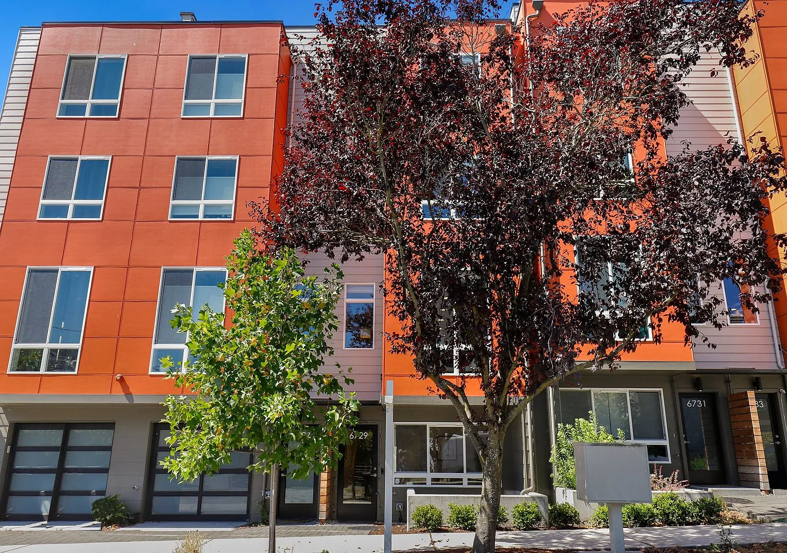Ballard 3bd/3ba, Modern, Rooftop Deck — Photo 1