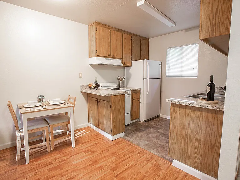 Walnut Apartments — Photo 17