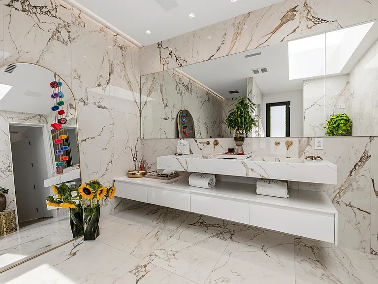 101 Montauk Blvd — Photo 16