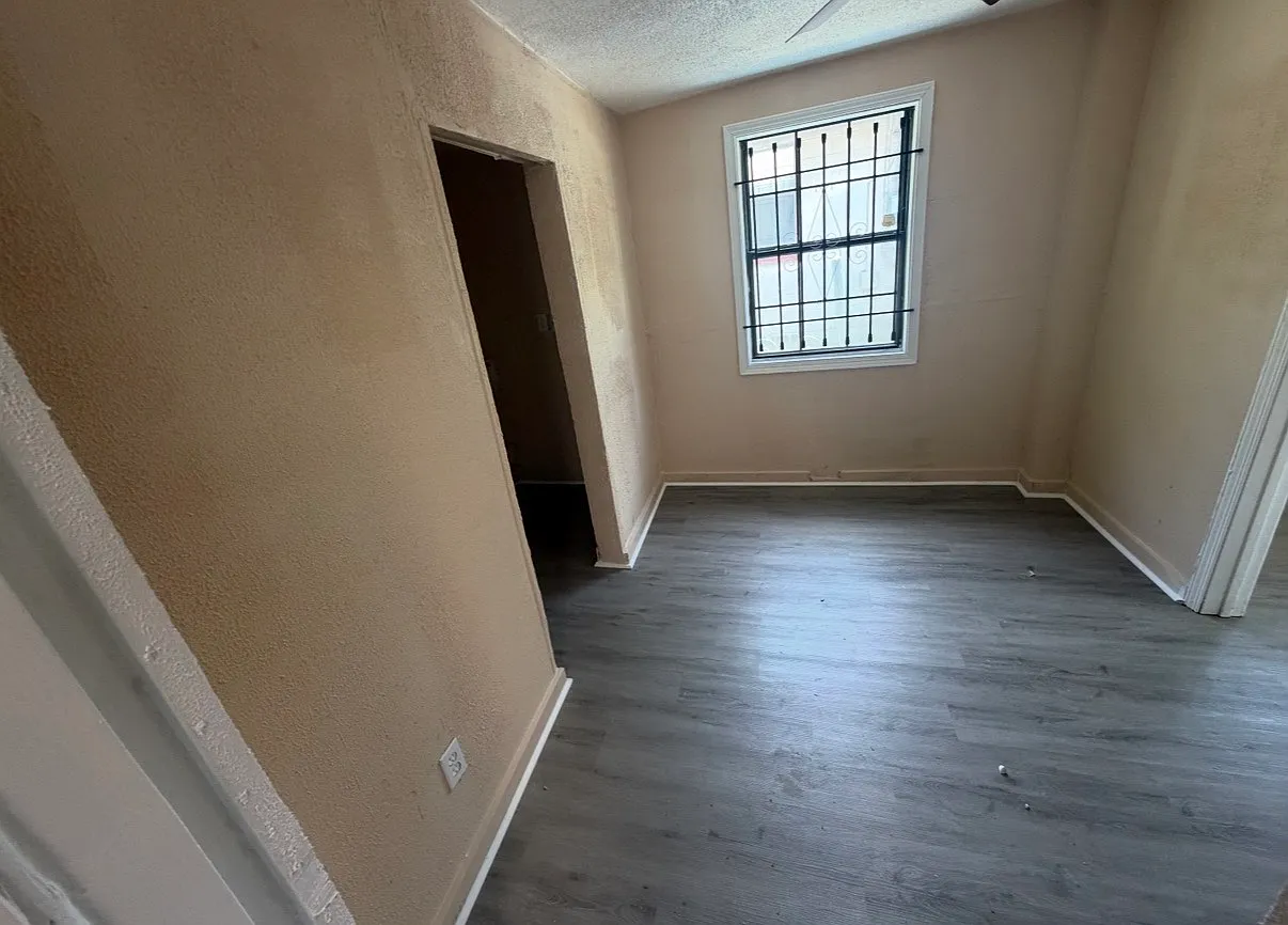 2143 W 41st St — Photo 3