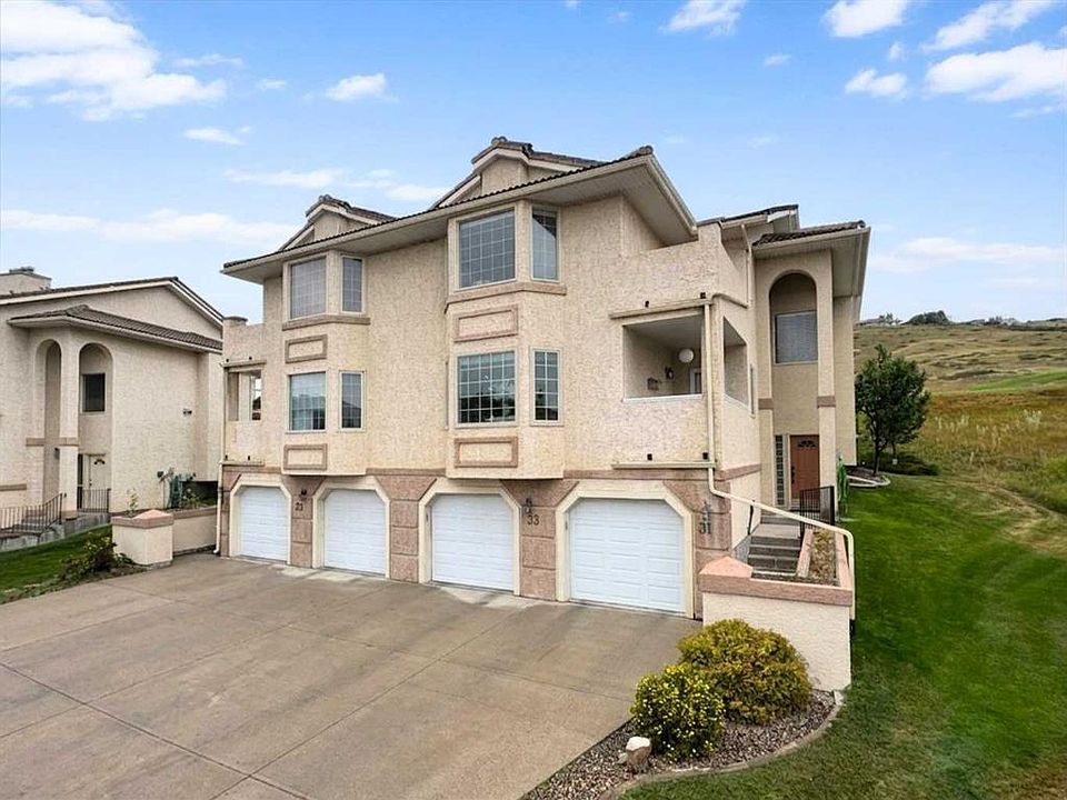 1st image of 33 SE Canyon Ct W
