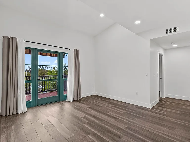 800 Santa Barbara St — Photo 13