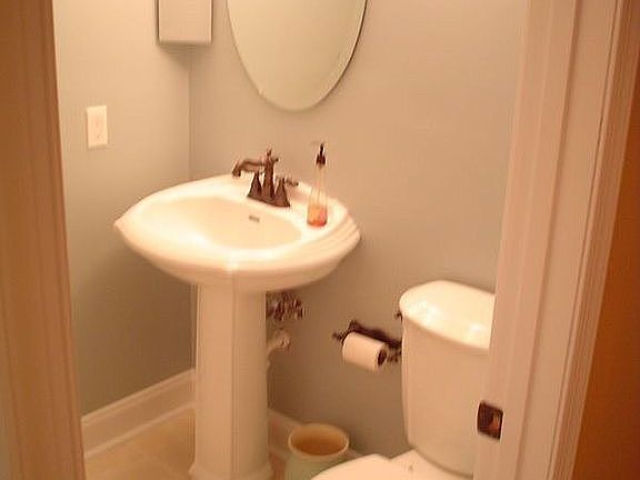 Basement 1/2 Bath