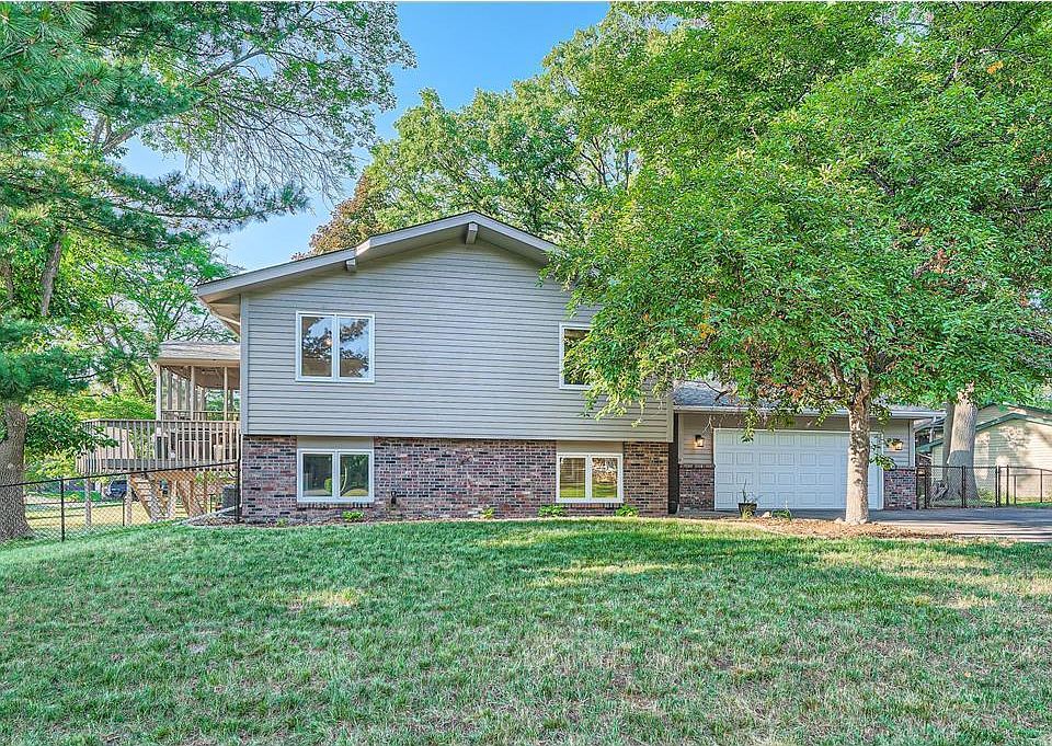 1st image of 3979 Woodview Dr