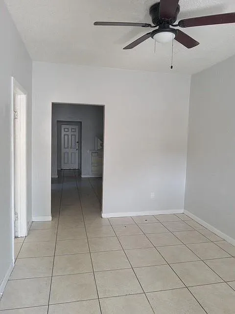 3 bed, 1.0 bath, 900 sqft, $2,250 — Photo 4