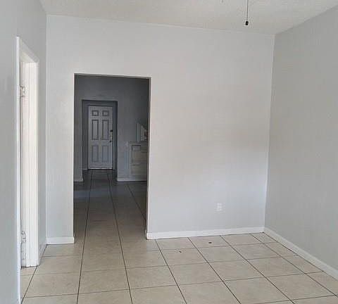 4th image of 441 NW 18th Ave