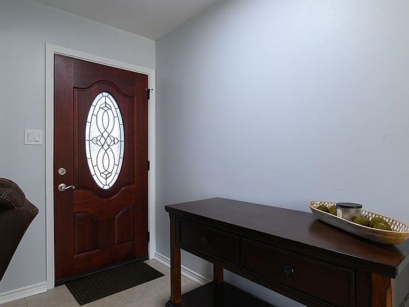 3rd image of 503 Victory Ln