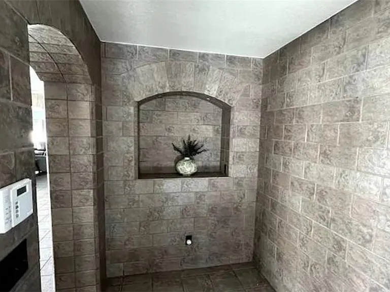 908 Carmel Shores Dr — Photo 4