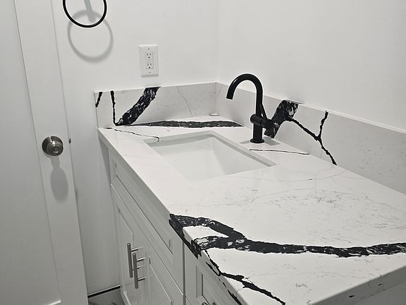 2nd image of 506B N Alexander St #B