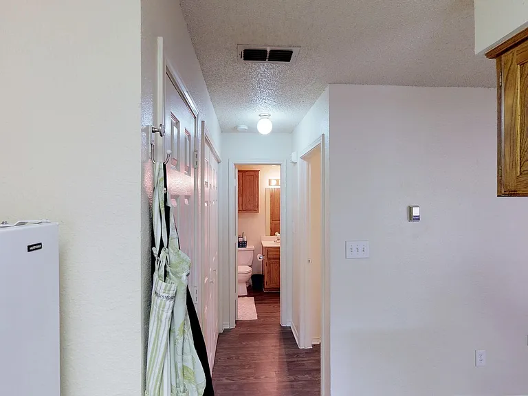 807 Bernard St — Photo 5