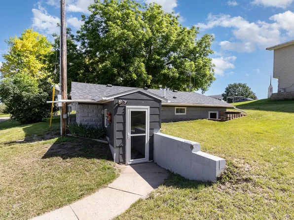 621 W Church St, Belle Plaine, MN 56011