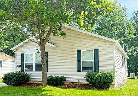 2nd image of 504 Chesapeake Ct