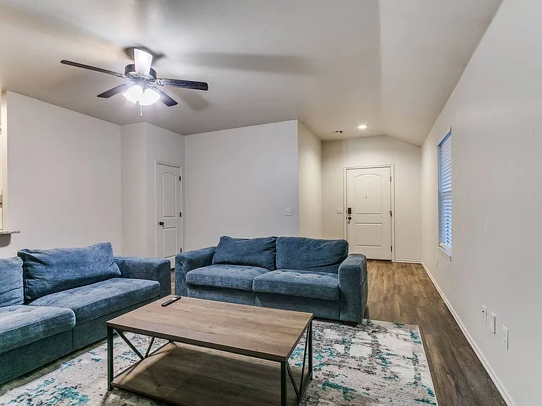436 Chalk Hill Ct — Photo 6