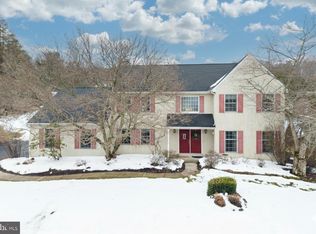 35 Oakwood Ln, Phoenixville, PA 19460