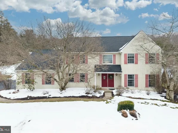 35 Oakwood Ln, Phoenixville, PA 19460