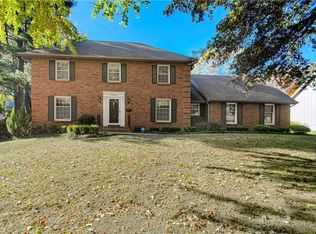 10316 Howe Dr, Leawood, KS 66206