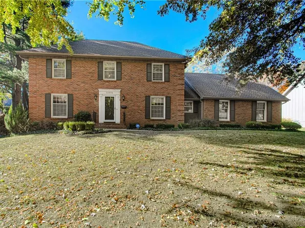 10316 Howe Dr, Leawood, KS 66206