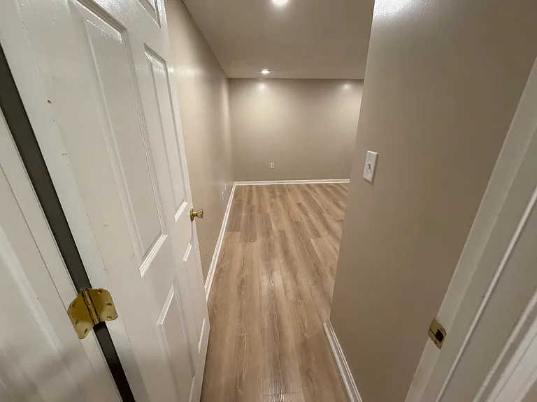 32 Judge Rd #BASEMENT — Photo 11