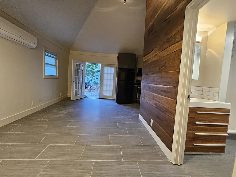 811 Piedmont Ave NE — Photo 2