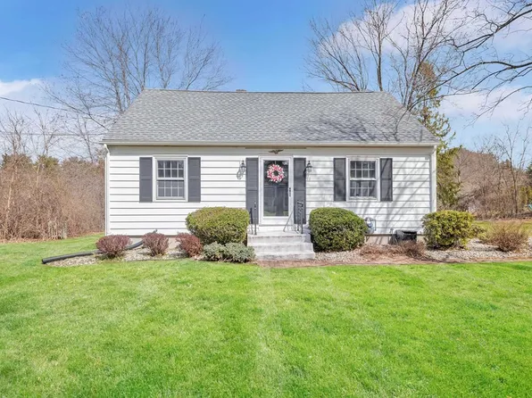 11 Wellfleet Dr, Wilbraham, MA 01095