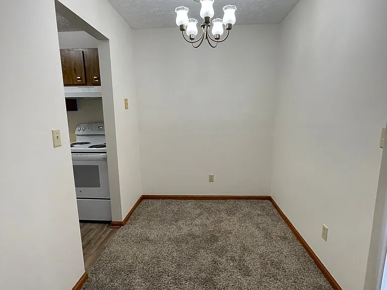 Lynn-Gail Apartments — Photo 17