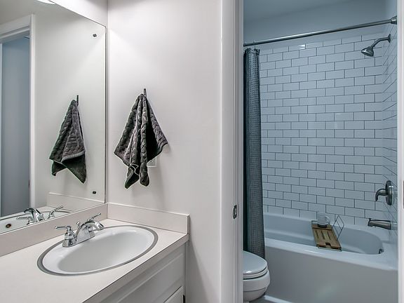 5th image of 1100 W Main St APT A12