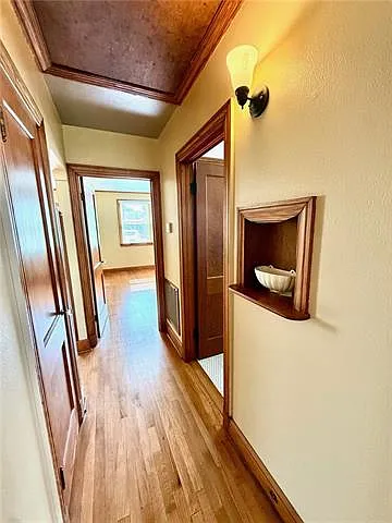 537 E William David Pkwy — Photo 8