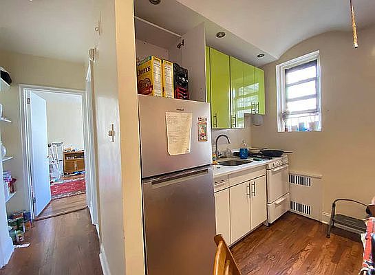 3rd image of 100 Woodruff Ave #6R